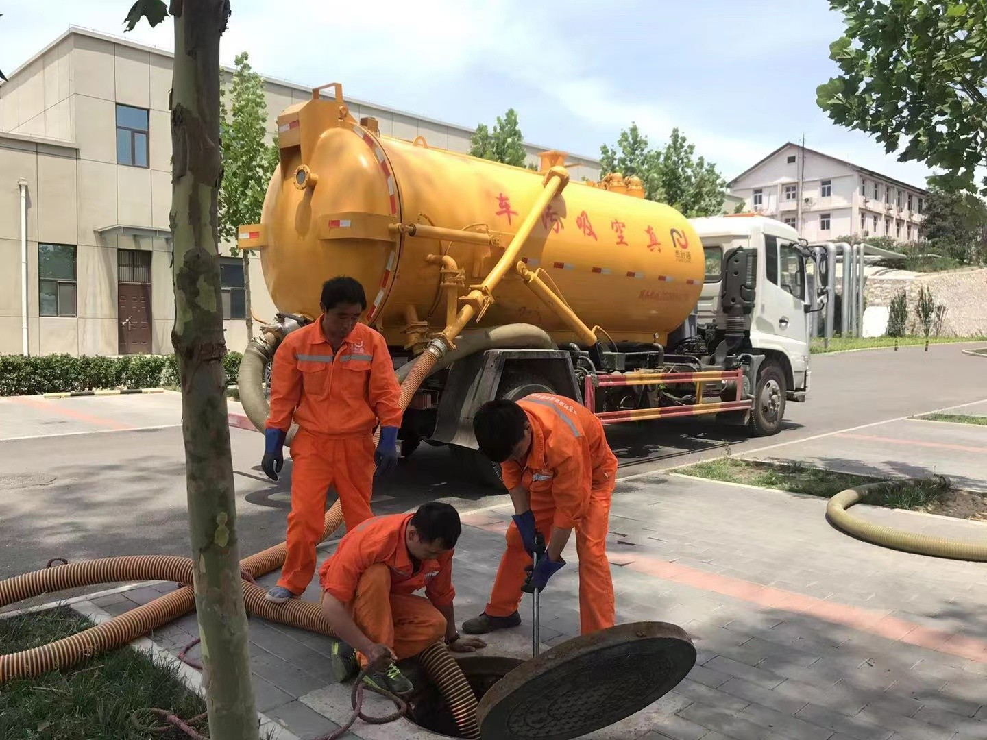 旬阳化粪池清理与5-8吨吸粪车施工效率分析